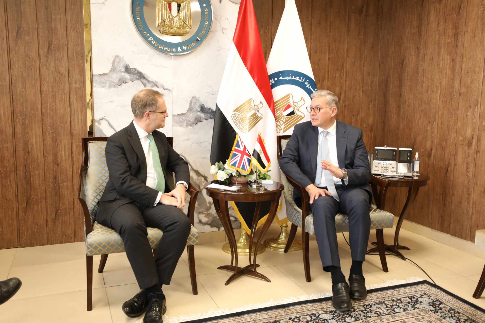 وزير البترول يبحث سبل تعزيز التعاون مع بريطانيا