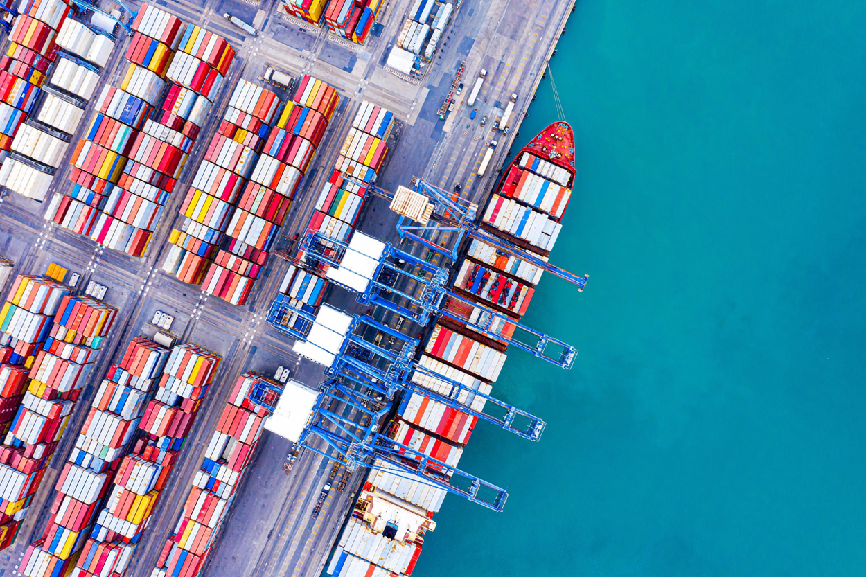 صادرات إندونيسيا ؛ الموانئ ؛ الواردات ؛ الصادرات