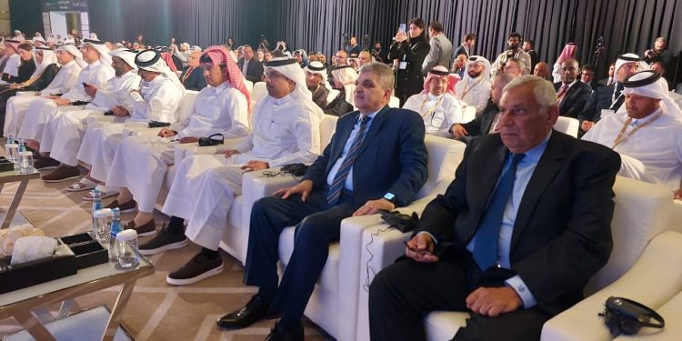 «قناة السويس» تبحث سبل التعاون مع «موانئ قطر»