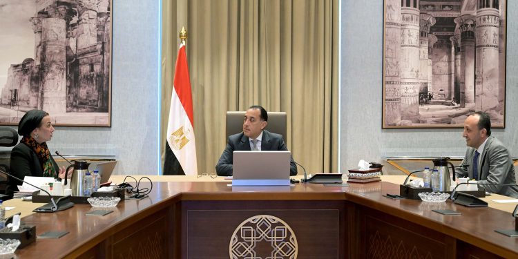 الحكومة تعد مسودة استراتيجية وطنية للاقتصاد الأزرق