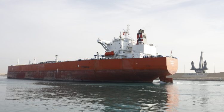 قناة السويس تشهد عبور ناقلة البترول CHRYSALIS في رحلتها الأولى منذ يوليو الماضي