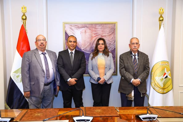 "إيكو للتنمية الزراعية" ترد 2500 فدان بالظهير الصحراوى لمحافظة المنيا