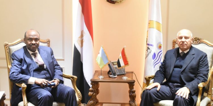 مصر وجيبوتي تبحثان تعزيز التعاون المشترك في مجالات النقل المختلفة