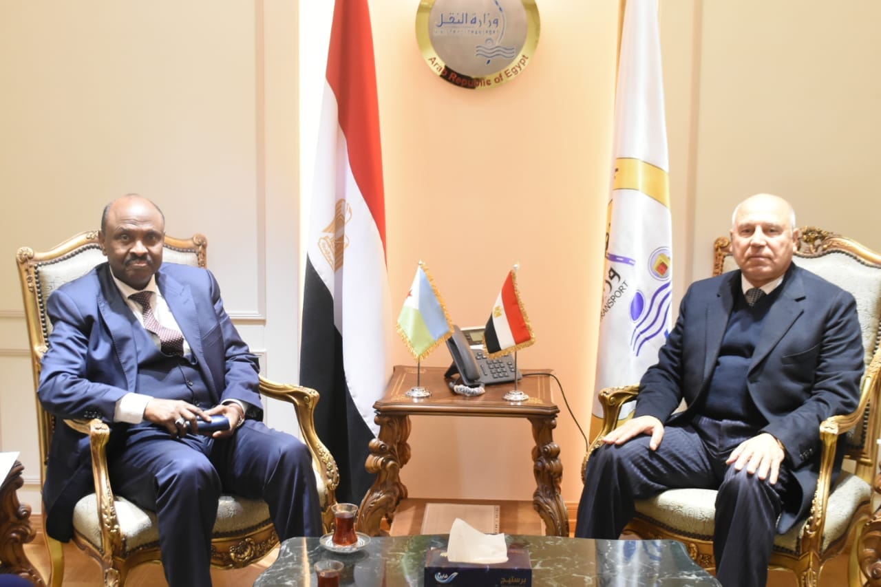 مصر وجيبوتي تبحثان تعزيز التعاون المشترك في مجالات النقل المختلفة