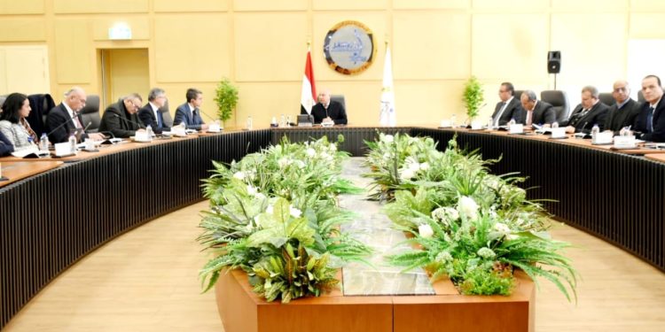 "الوزير" يبحث تنفيذ المشروعات الممولة من البنك الدولي في الصناعة والنقل