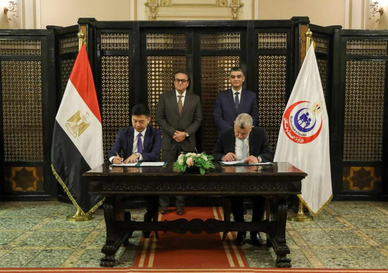 "العزبى" يدشن أول مصنع لإنتاج أجهزة الموجات فوق الصوتية فى مصر