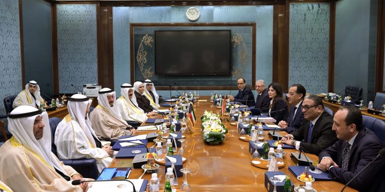 رئيس الوزراء يعرض الفرص الاستثمارية بالساحل الشمالي خلال مباحثات مصرية - كويتية