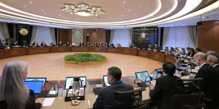 شركات طاقة عالمية تطالب الحكومة بالالتزام في سداد المستحقات لإعادة استثمارها محليًا