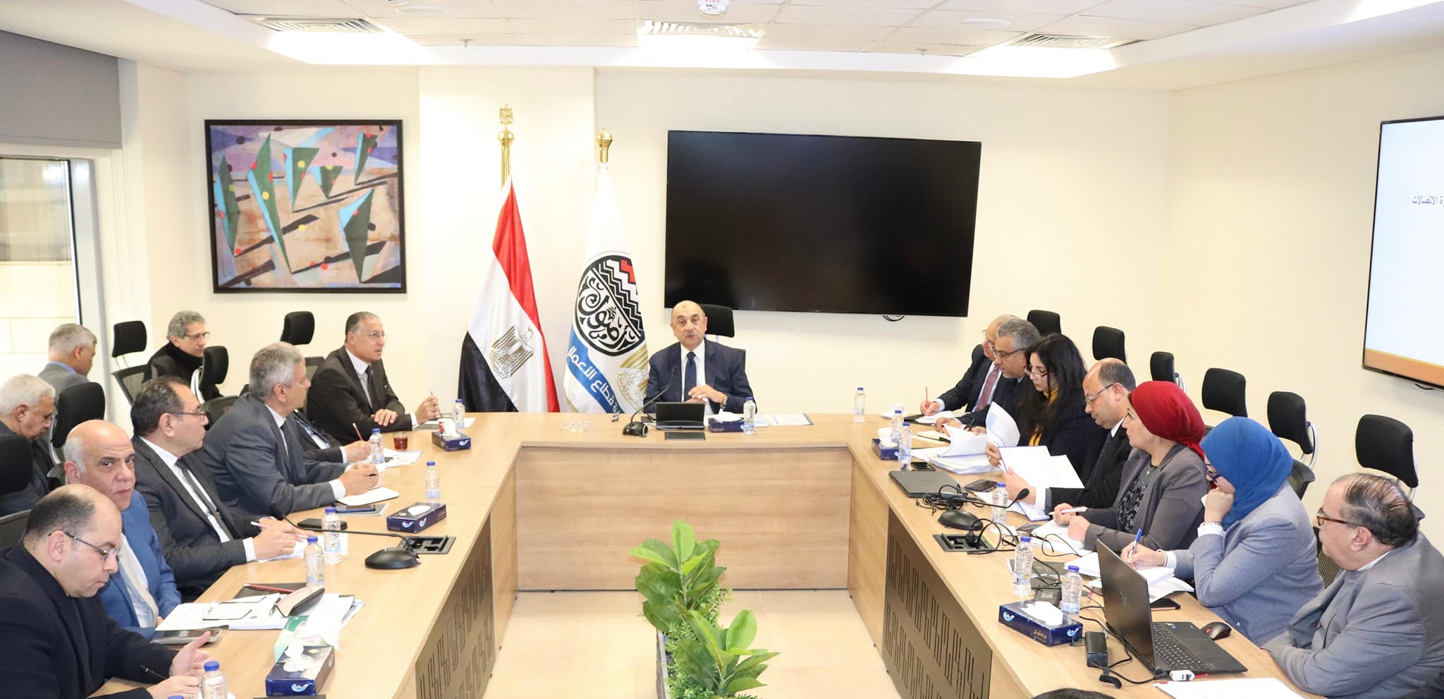 وزير قطاع الأعمال يتابع خطط تطوير الشركات التابعة