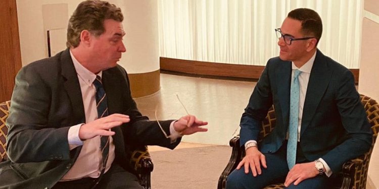 شركة إسبانية تطلب تخصيص رصيف بميناء مصرى لتجميع محطات بترولية