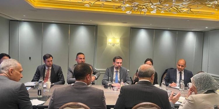 الطيران تبحث مع إيرباص تحديث الأسطول وتطوير الصناعة الجوية