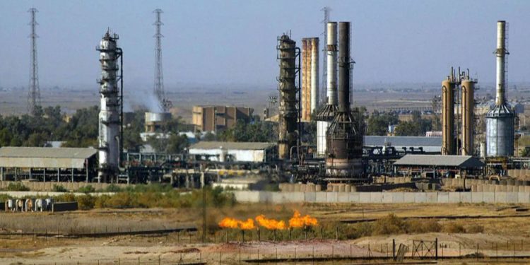 مصفاة نفط أرشيفية