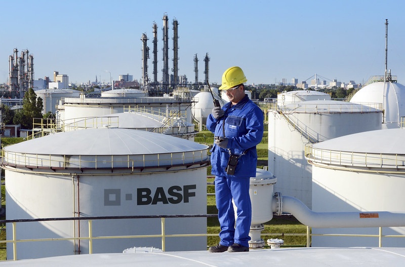 شركة "بي إيه إس إف BASF" أكبر منتج للكيماويات في العالم