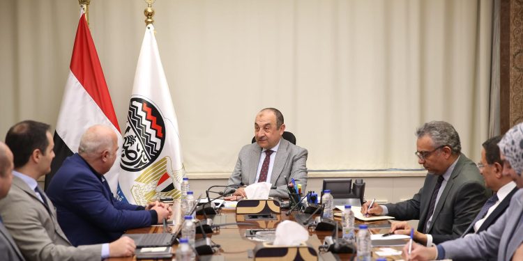 الحكومة تبحث مع "بولاريس باركس" التركية فرص تطوير المناطق الصناعية بمصر