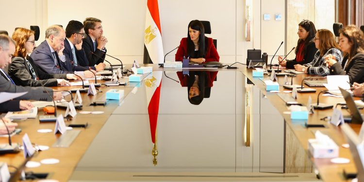 مصر تبحث التعاون مع البنك الدولي و"IFC" ببرنامج "J-CAP" لتطوير سوق الدين