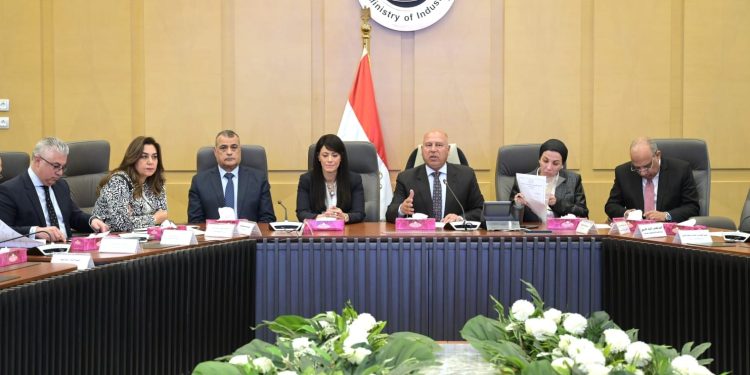 "المجموعة الوزارية للتنمية الصناعية" تناقش تقنين المناطق الصناعية وتوسيع الاستثمار