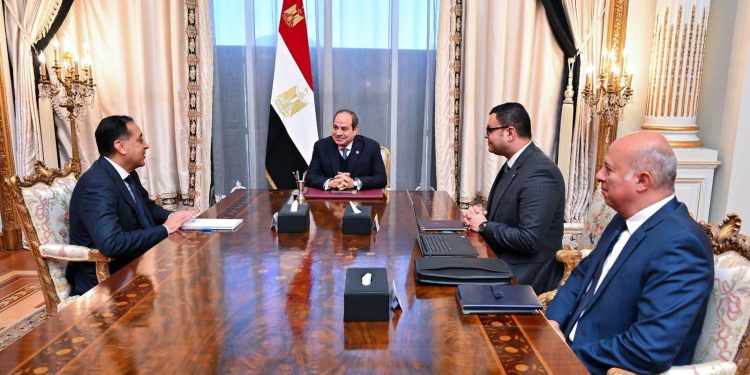 "السيسي" يوجه بتسريع تنفيذ مشروعات الإسكان وطرح 400 ألف وحدة جديدة