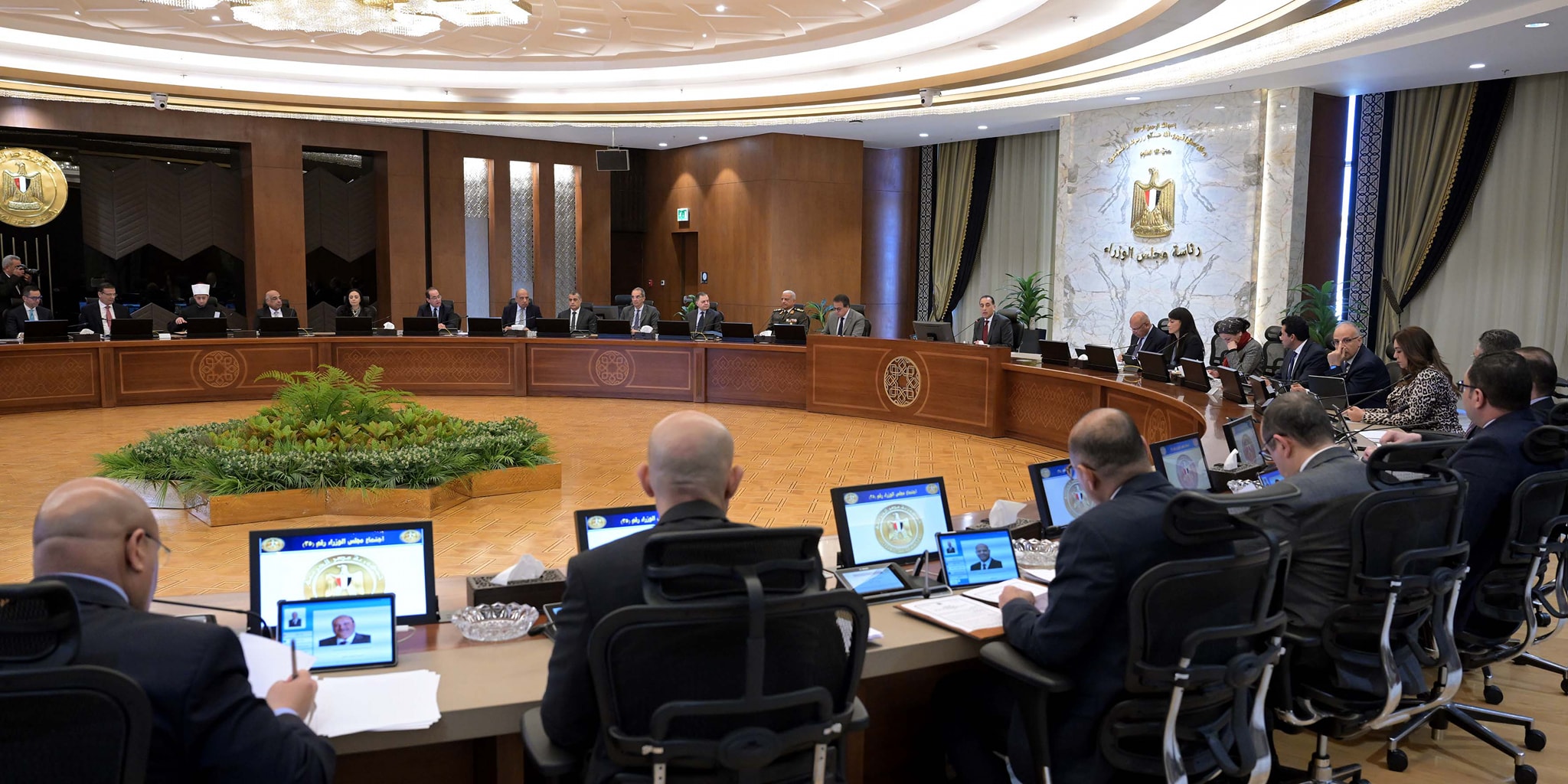 الحكومة تتوقع انخفاض الدين العام وهيكلة تدريجية لدعم الوقود حتى نهاية 2025