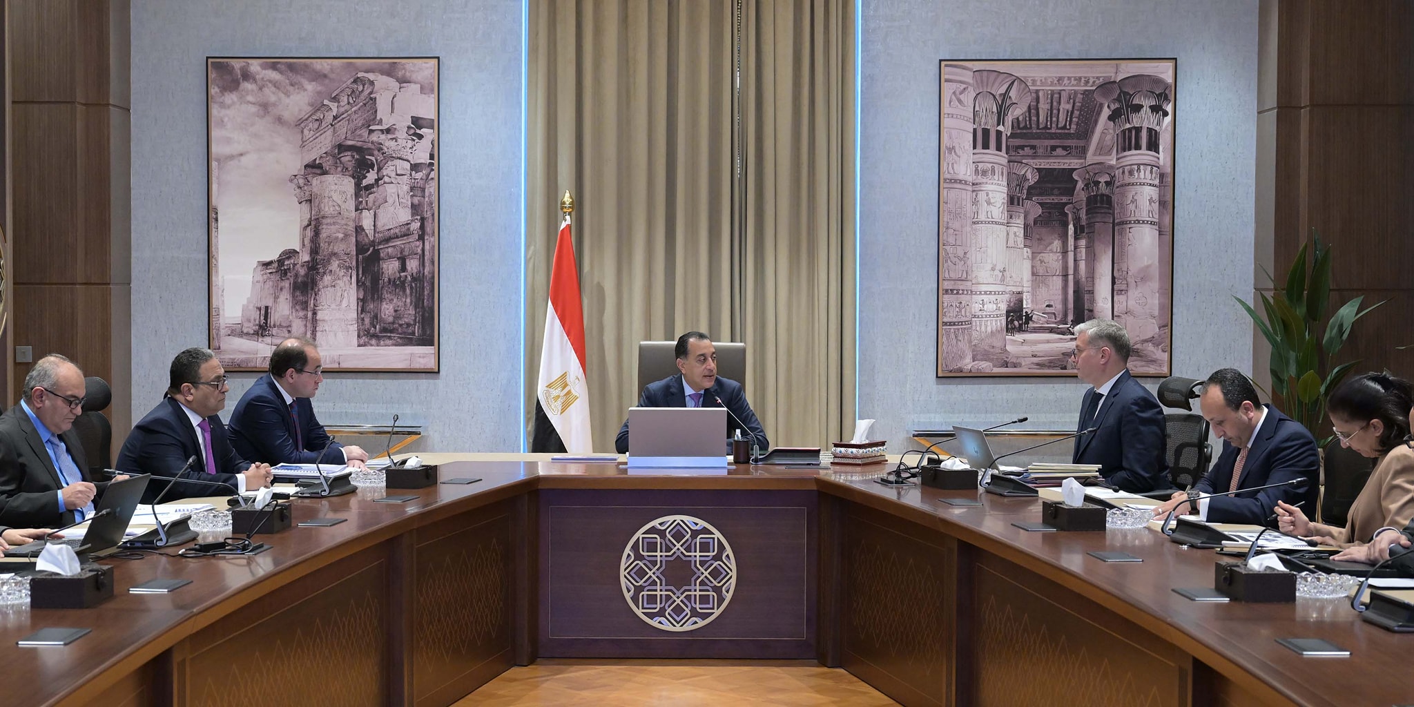 رئيس الوزراء يتابع عدد من ملفات العمل المشتركة بين "المالية" و"البترول"