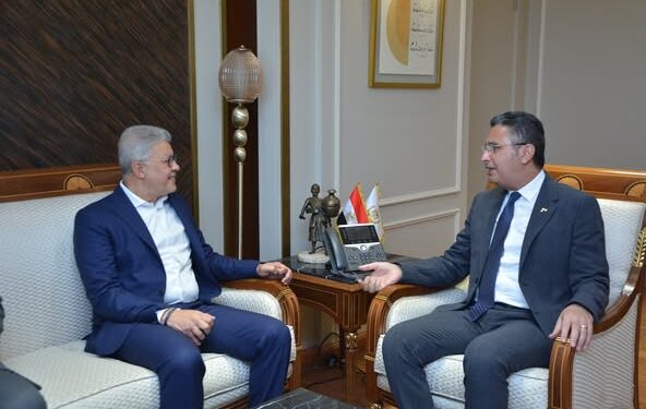 "أيمن إسماعيل" رئيسًا لمجلس إدارة "القابضة للصناعات الغذائية"