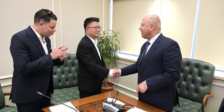 "ديلي" الصينية تخطط لضخ 200 مليون دولار بمصر لإنشاء مصنع للأدوات المكتبية