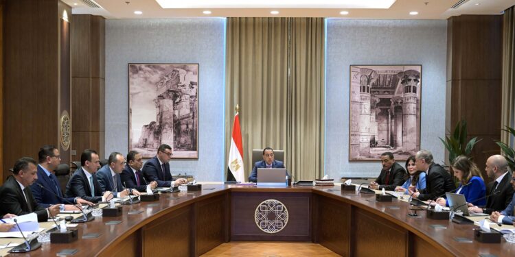 "مدبولي" يتابع أعمال تطوير منطقة غرب رأس الحكمة حتى شرق مطروح