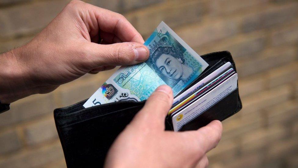 المملكة المتحدة ؛ بريطانيا ؛ الجنيه الإسترليني