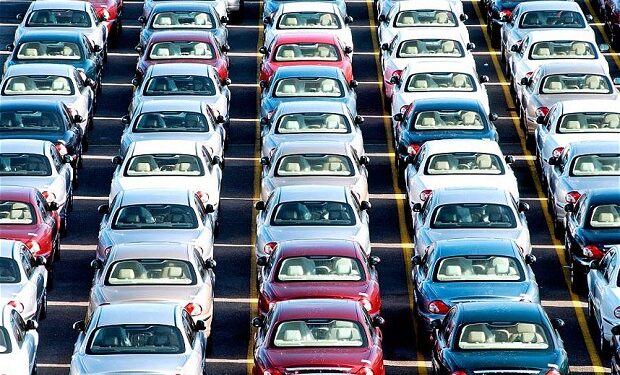 تقرير: انخفاض مبيعات السيارات الخفيفة في أمريكا بنحو 2%