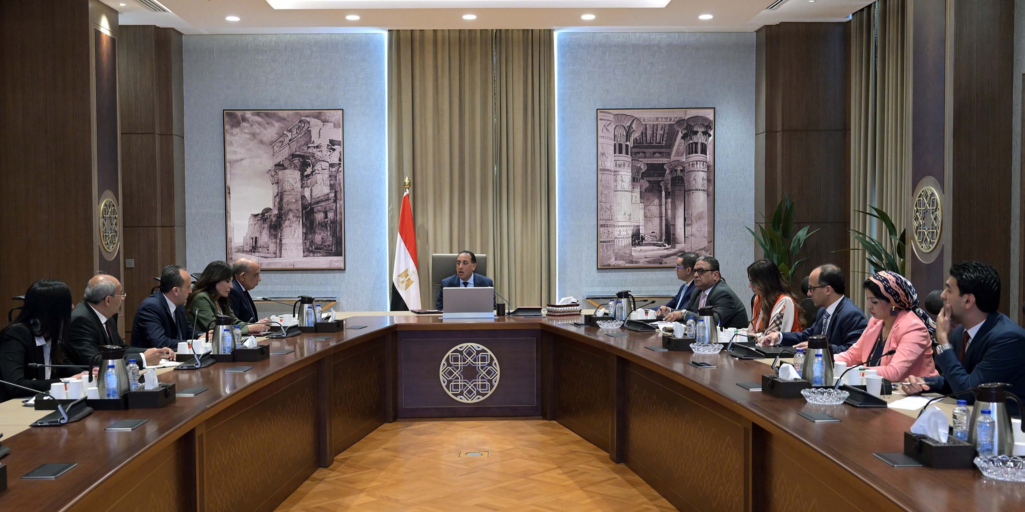 رئيس الوزراء يتابع موقف الطروحات فى قطاع الطاقة