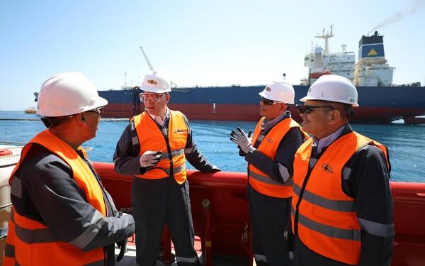 وزير البترول يتفقد تسهيلات الشركة العربية لأنابيب البترول "سوميد" بميناء العين السخنة