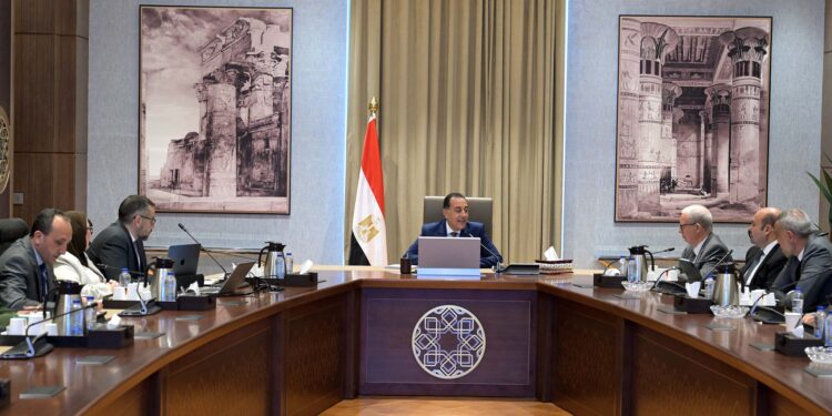 رئيس الوزراء: نضع سيناريوهات للتعامل مع التحديات الاقتصادية