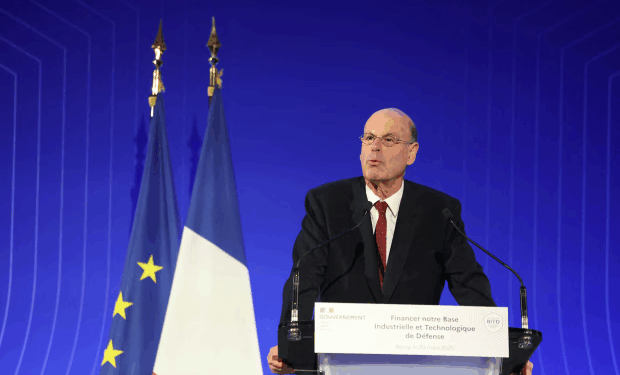 وزير المالية الفرنسي إريك لومبارد ؛ فرنسا