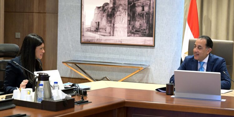رئيس الوزراء يتابع أعمال وزارة التخطيط والتنمية الاقتصادية والتعاون الدولي