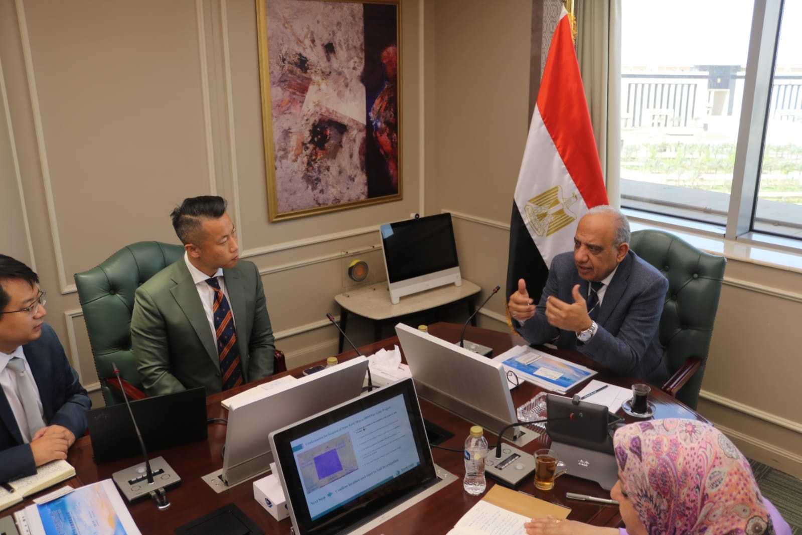 "الكهرباء" تبحث مع "ستيت جريد" الصينية التعاون في مجالات الطاقة المتجددة