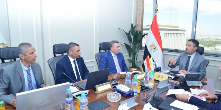 وزير التموين يتابع خطط "مصر للزيوت والصابون" لدعم الأسواق