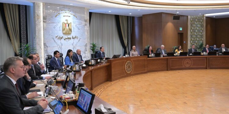 الحكومة تقر مشروع قانون "العلاوة" اعتبارًا من يوليو 2025