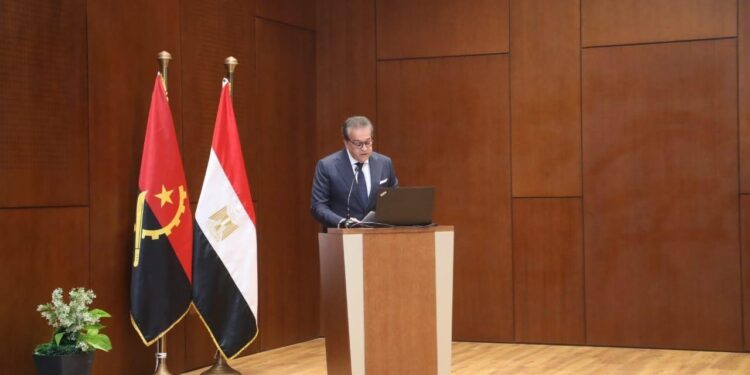 خالد عبدالغفار، وزير الصحة والسكان