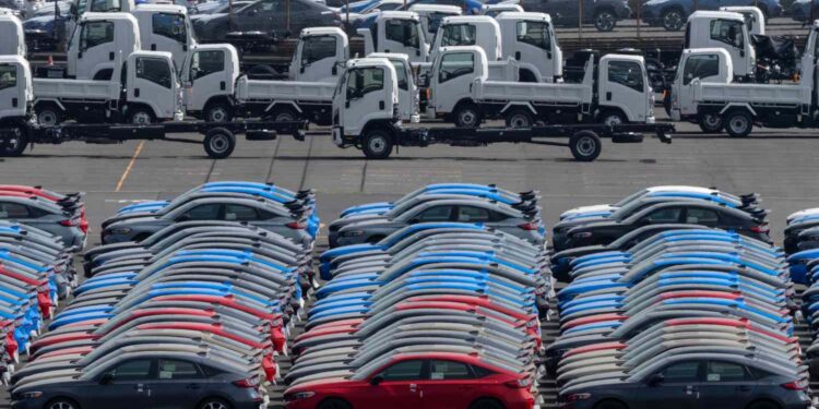 الرسوم الجمركية الأمريكية على السيارات المستوردة تدخل حيز التنفيذ اليوم