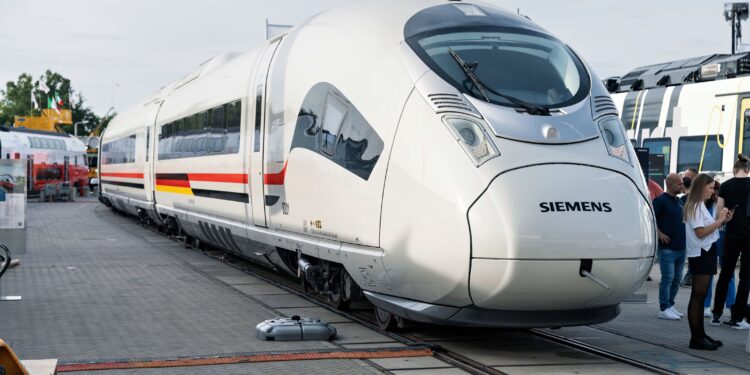 مصر تستقبل أول قطار كهربائي سريع "فيلارو" في أغسطس المقبل