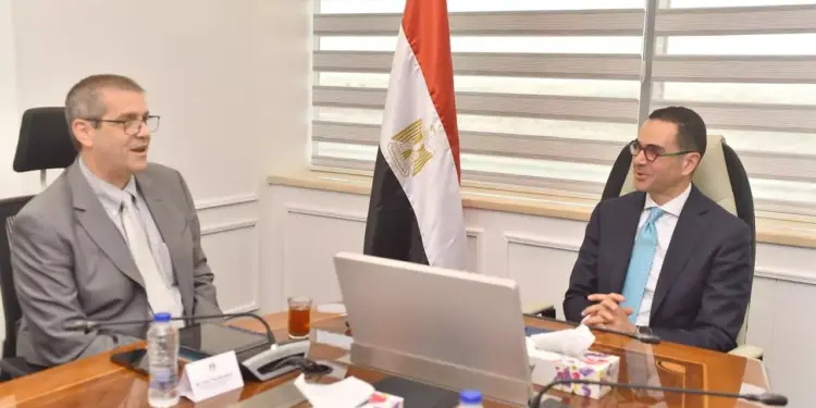 وزير الاستثمار: نعمل على بناء استراتيجية واضحة لصناعة الغزل والنسيج
