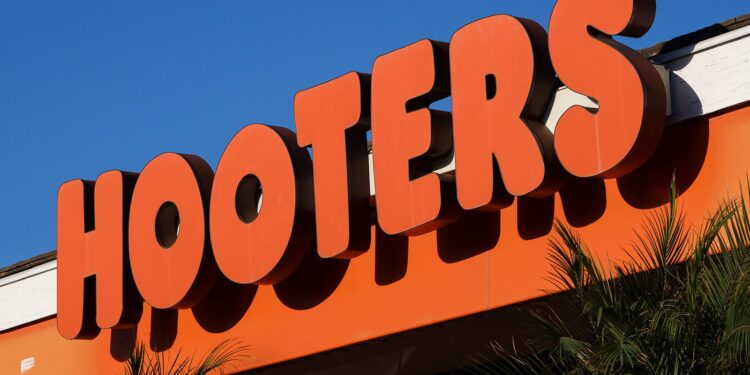 سلسلة مطاعم هوترز الأمريكية