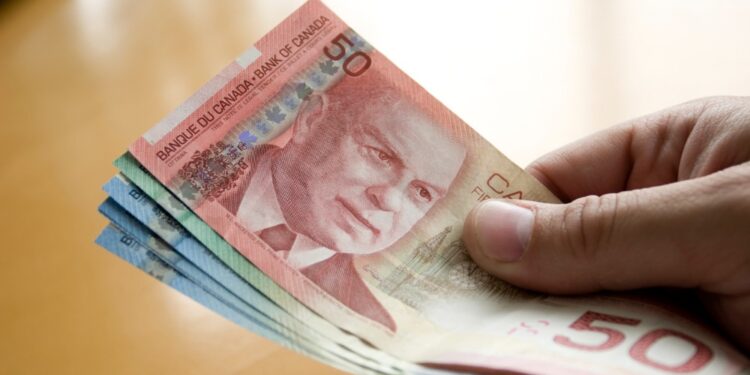 الدولار الكندي ؛ كندا