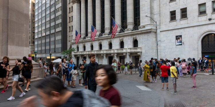 سوق العمل في أمريكا ؛ بورصة نيويورك ؛ وول ستريت ؛ الأسهم الأمريكية