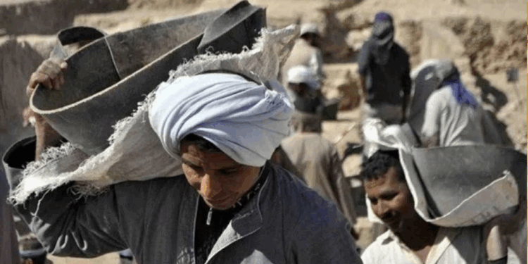 الحكومة ترفع قيمة المنح الدورية للعمالة غير المنتظمة إلى 1500 جنيه