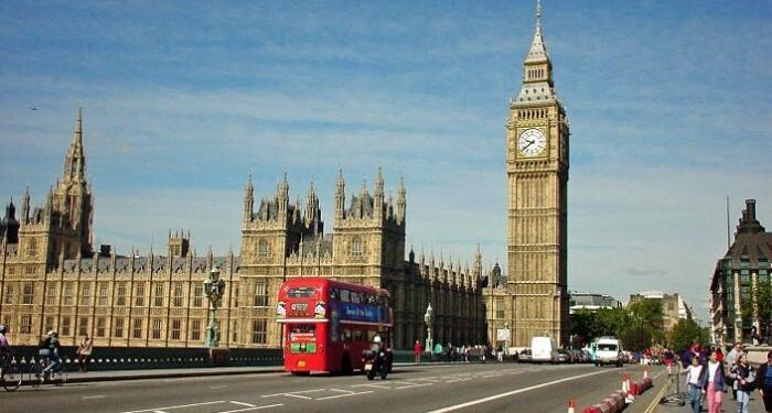 الأجور في المملكة المتحدة