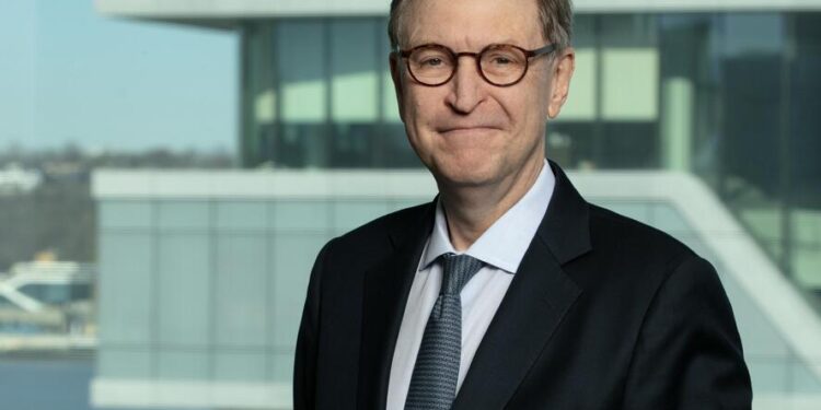 جلين هوبارد، أستاذ الاقتصاد والمالية في جامعة كولومبيا