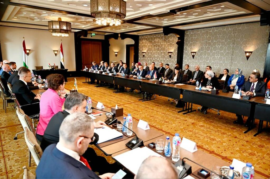 كامل الوزير صفقة عربات السكك الحديدية مع المجر الأكبر في تاريخ مصر