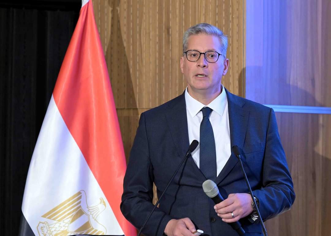 كريم بدوي وزير البترول