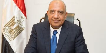 محمود عصمت وزير الكهرباء والطاقة المتجددة