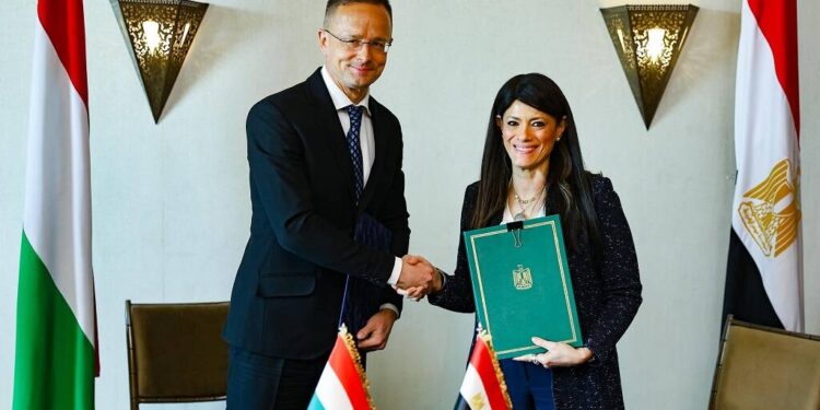 مصر توقع مع المجر بروتوكول لتعزيز التعاون الاقتصادي